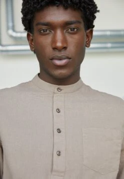 Pier One Overhemd - Taupe 9 Pier One Overhemd - Taupe -Pier One 02bf2dafeb9f48aca132a39f3c9562ef