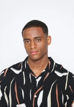 Pier One Contemporary Art Regular Resort- Overhemd - Black -Pier One 209c2b8fb1b54d8599c6f0e75d4a20f4