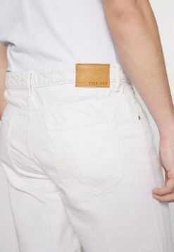 Pier One Colored Twill White Denim - Jeansshort - White Denim -Pier One a636a2d6a4a8465daf4783bb72a28209