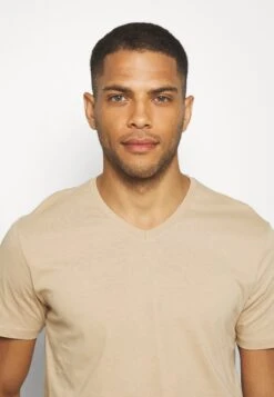 Pier One 3 Pack - T-Shirt Basic - Khaki/Tan/Dark Blue -Pier One bbffca6578f845cdab35cb6a6e69d608