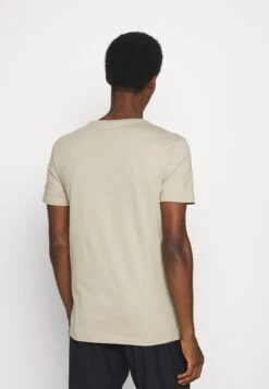 Pier One 5 Pack - T-Shirt Basic - White/Dark Grey/Black -Pier One d4309172134f476283eb4fd8b00555ed