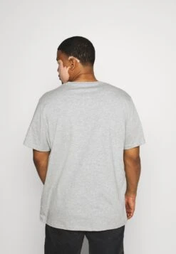 Pier One 5 Pack - T-Shirt Basic - Khaki/Grey/Dark Blue 8 Pier One 5 Pack - T-Shirt Basic - Khaki/Grey/Dark Blue -Pier One ec3697a3377045a681099b809ac45742