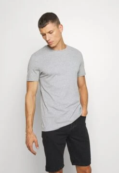 Pier One 7 Pack - T-Shirt Basic - White/Blue/Green -Pier One eda6b13a6c134a3f80a2d698b4ee4ee0